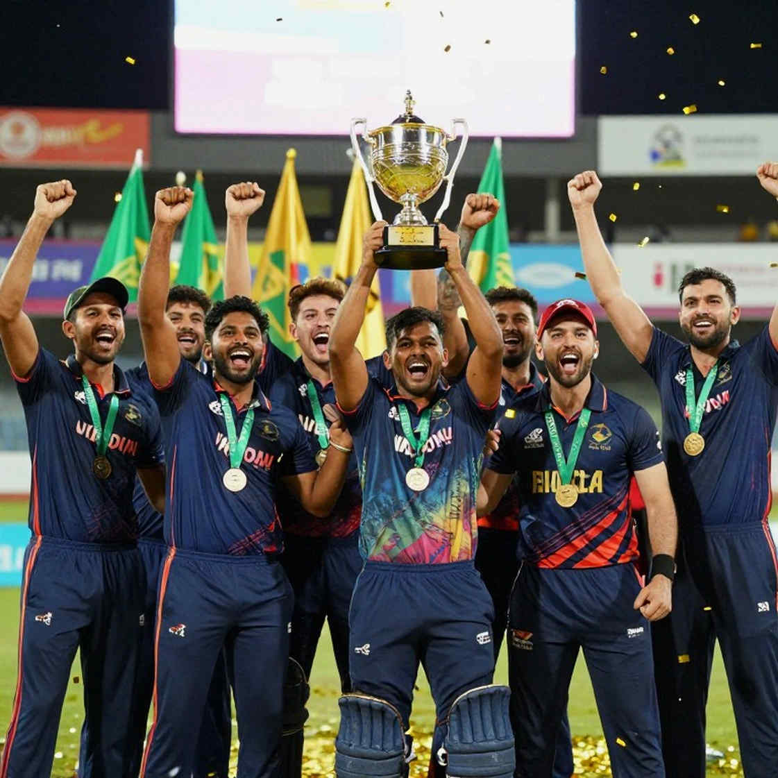 অ্যাশেজের ছায়ায় সাদা বলের হিসাব: অস্ট্রেলিয়ার মাটিতে ইংল্যান্ডের সতর্ক পা